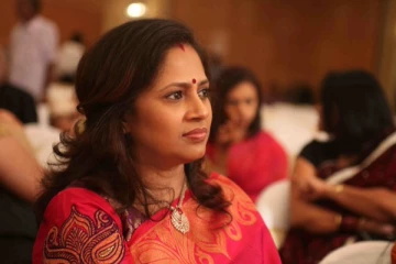 இப்படியாமா பண்ணுவீங்க.. விருதை கேட்டு வாங்கிய லட்சுமி ராமகிருஷ்ணன் - என்ன நடந்தது?