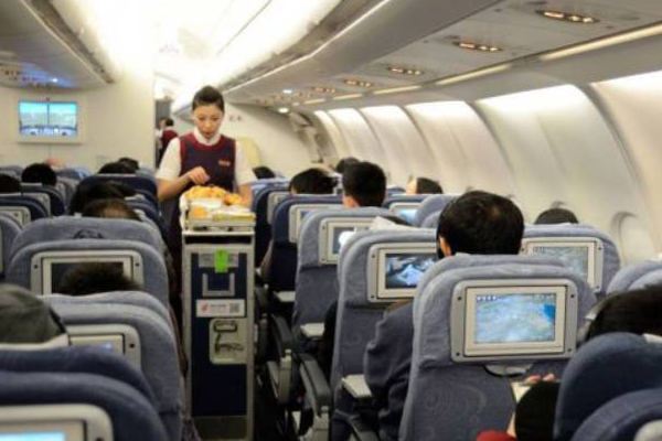 விமானங்களில் ஏன் குண்டான பெண்களை வேலைக்கு எடுப்பதில்லை? காரணம் தெரிஞ்சா ஆச்சரியப்படுவீங்க | Flight Plump Girl Woman Staffs Work