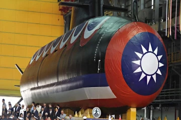 முதன்முறையாக உள்நாட்டிலேயே நீர்மூழ்கி போர்க்கப்பலை தயாரித்த தைவான்!