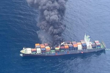 கொழும்பில் இருந்து மும்பை சென்ற கப்பலில் தீ விபத்து