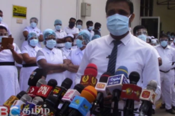 கொரோனா தொற்றுக்குள்ளான தாதியை விடுதியில் அனுமதிக்க மறுப்பு! அணி திரண்ட தாதியர்கள்
