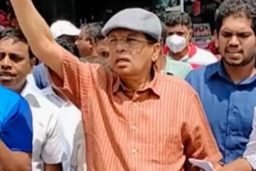 හිටපු ජනපති පාරට බසියි..