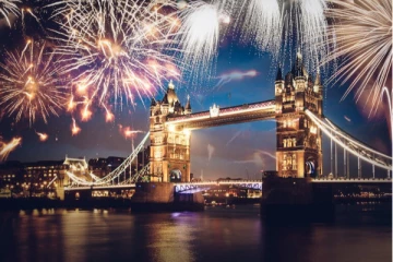 லண்டனில் புத்தாண்டை வானவேடிக்கையுடன் கொண்டாடிய பிரித்தானியர்கள்!