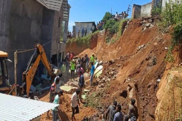 கட்டுமான பணியின்போது மண்சரிவில் சிக்கி 6 பெண்கள் மரணம்.., தமிழகத்தில் சோகம்