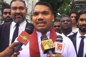හොරාගෙ අම්මගෙන් මේ ආණ්ඩුව පේන අහනවා නාමල්ගෙන් සැර කතාවක් [VIDEO]