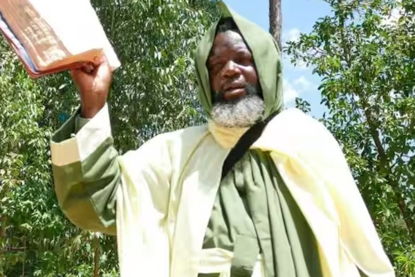 ‘நான் தான் இயேசு’ என்ற நபர் - தூக்கி சிலுவையில் ஏற்ற முயன்ற மக்கள் | Man In Kenya Says He Is Jesus People Plan Crucify