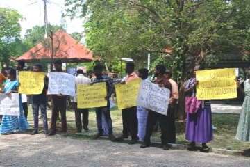 யாழில் மதுபான சாலைக்கு எதிராக போராட்டம்