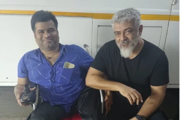 நடக்க கூட இயலாத ரசிகருடன் அஜித் எடுத்துகொண்ட புகைப்படம் ! இணையத்தில் செம வைரல்