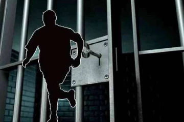 சிறையில் இருந்து கைதி தப்பியோட்டம் ; பொலிஸார் தீவிர வேட்டை