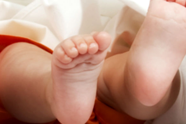 யாழில் 3 வயது குழந்தைக்கு நடந்த கொடூரம் - காயங்களின் மீது மிளகாய் தூள் பூசிய தாய் | 3 Year Old Child Tortured By Applying Chili Powder