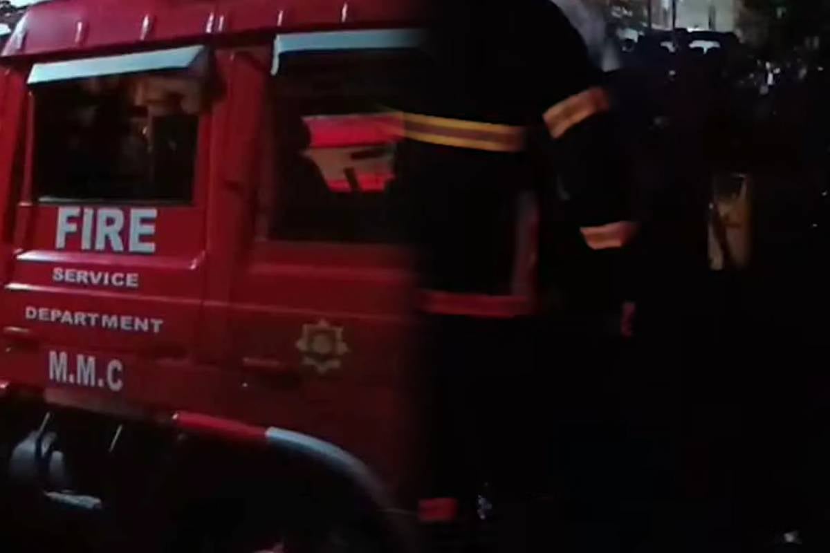 தென்னிலங்கையில் குடியிருப்பு தொகுதியில் தீ விபத்து - ஒருவர் பலி - இருவர் படுகாயம் | Fire Accident In Moratuwa One Dead தென்னிலங்கையில் குடியிருப்பு தொகுதியில் தீ விபத்து - ஒருவர் பலி - இருவர் படுகாயம் | Fire Accident In Moratuwa One Dead