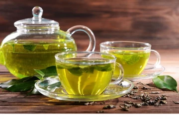 உங்களுக்கு அடிக்கடி தும்மல் வருகிறதா? அப்போ இந்த தேனீரை சுவைத்து பாருங்க..