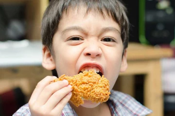 சிக்கன் பிரியர்களே! இனி அடிக்கடி சிக்கன் சாப்பிடாதீங்க.. அப்போ இந்த நோய் கண்டிப்பாக இருக்கும்