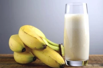 பால் குடித்து விட்டு வாழைப்பழம் சாப்பிட்டால் என்ன நடக்கும்: பக்கவிளைவுகள் என்னென்ன தெரியுமா?