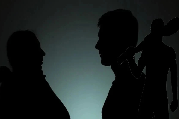மனைவியின் கோடரி தாக்குதலில் கணவன் படுகாயம் : வெளியானது காரணம் | Husband Seriously Injured In Wifes Axe Attack