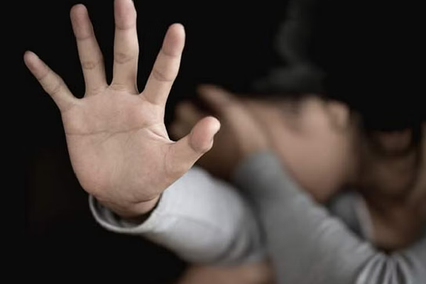 யாழில் வீட்டை விட்டு வெளியேறிய சிறுமிக்கு நபரொருவரால் நேர்ந்த நிலை! | The Situation Happened Girl Left Home In Yali