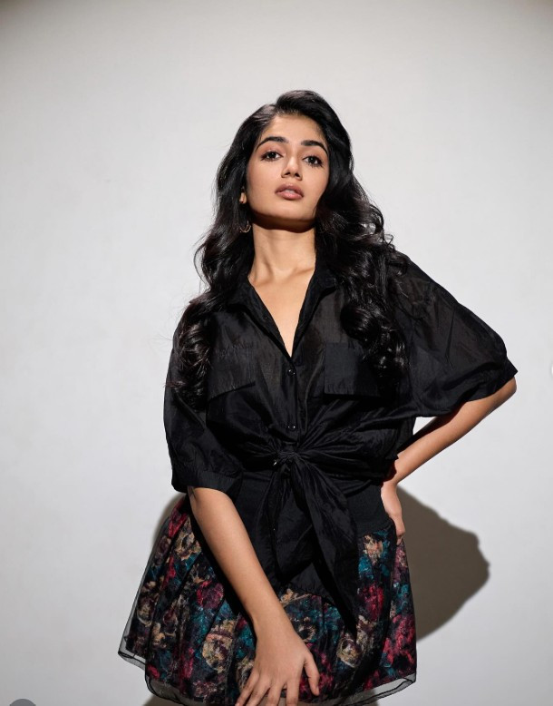 பிக்பாஸில் இருந்து சமீபத்தில் வெளியேறிய வியானாவின் அழகிய போட்டோஸ் 10 Gallery