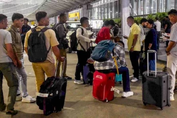 இந்தியாவில் சிக்கித் தவிக்கும் H-1B ஊழியர்கள்... விசா புதுப்பித்தல் சந்திப்புகள் ரத்து