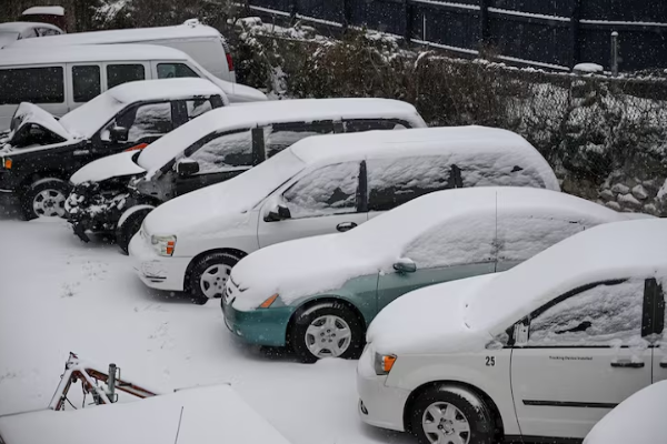 அமெரிக்காவில் பனிப்புயல்: 10,000க்கும் மேற்பட்ட விமான சேவைகள் ரத்து | Flights In The United States Are Also Canceled