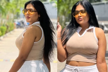 இறுக்கமான டிசர்ட்டில் நடிகை ரேஷ்மா பசுபுலடி..