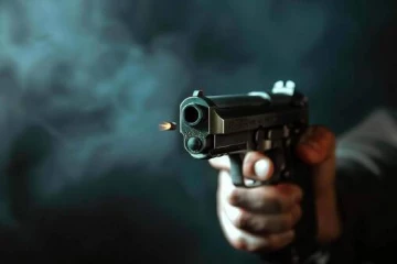 කටුනායක කළඹමින් වෙඩි තැබීමක්