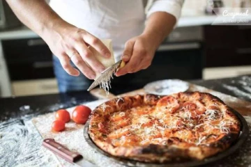 ஹோட்டலுக்கே போகாமல் வீட்டிலே சுவையான பீட்சா செய்வது எப்படி?