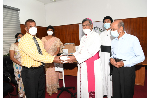 රෝහල්වලට රු. මිලියන 2.4ක් වටිනා සීපැප් වර්ගයේ වෙන්ටිලේටර් යන්ත්‍ර පරිත්‍යාගයක් ... | Srilanka Health