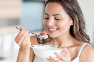 தினமும் ஒரு கப் தயிர் சாப்பிட்டு வந்தால் கிடைக்கும் நன்மை என்ன தெரியுமா?