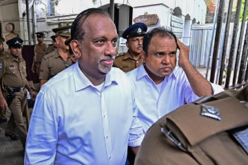 மகிந்தானந்த அளுத்கமகேவுக்கு போத்தல்களுள் சிறைக்கு சென்ற ரகசியம்!
