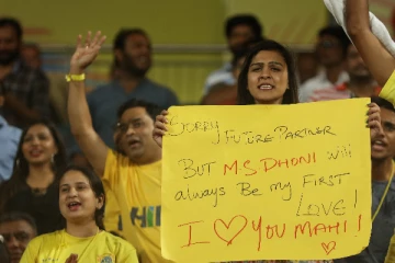 சாரி ப்யூட்சர் பார்ட்னர்..தோனியின் மனைவி முன் தன் காதலை வெளிப்படுத்திய இளம் பெண்