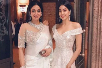 சிறு வயதில் தனது அம்மாவுடன் எடுத்துக்கொண்ட புகைப்படத்தை பதிவு செய்த ஜான்வி கபூர்.. இதோ