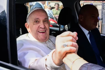 மருத்துவமனையிலிருந்து வெளியேறினார் பரிசுத்த பாப்பரசர்!