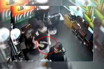 முடிவெட்ட சென்ற இளைஞருக்கு ஏற்பட்ட பரிதாப நிலை! பீதியை கிளப்பும் சிசிடிவி காணொளி