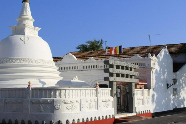பள்ளிவாசலில் ஏற்பட்ட மோதல் விவகாரம்! விகாரையில் சமரசம் | Clash In The Mosque Compromise In Vihara