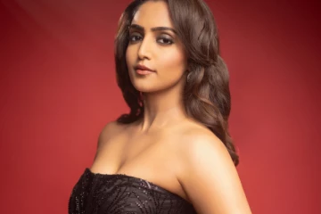 பிகில் பட நடிகை ரெபா மோனிகா கிளாமர் ஸ்டில்கள்