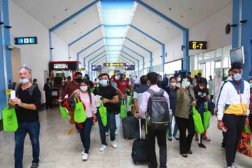 இலங்கை வந்துள்ள  32,375  ரஷ்யர்கள்!