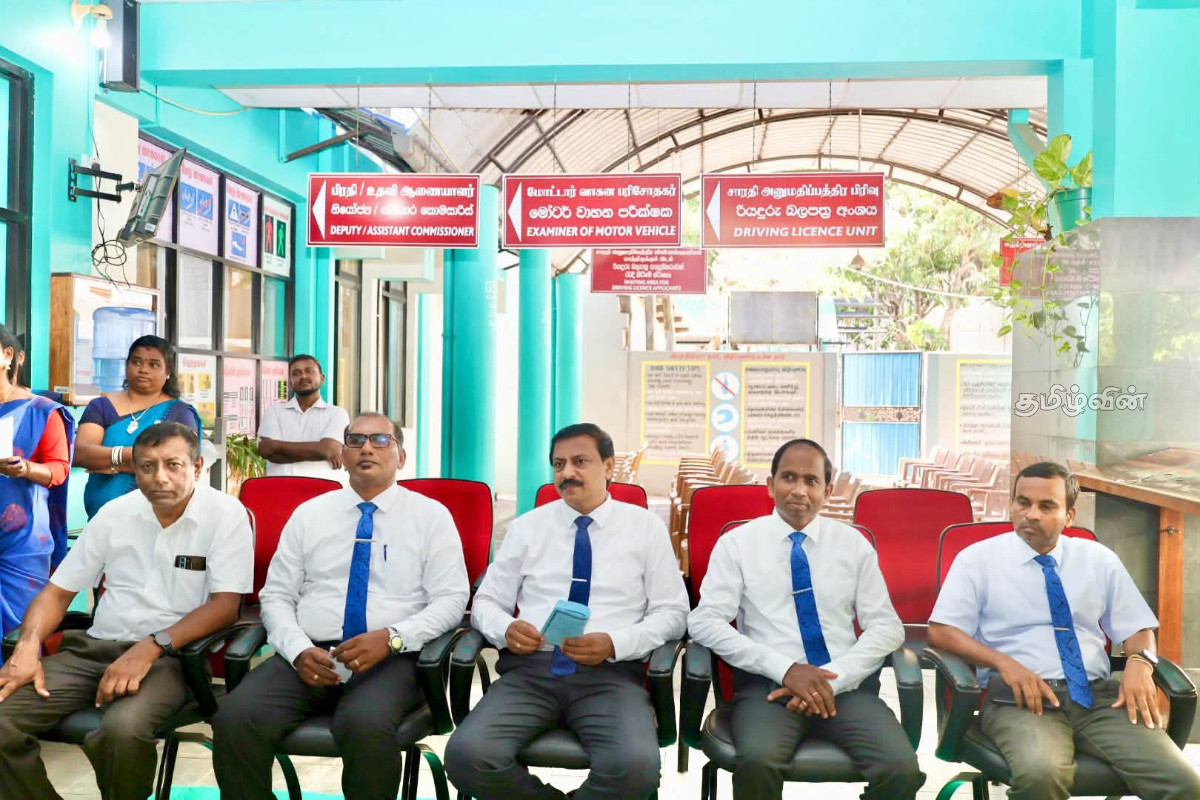 யாழ். மக்களின் நலனுக்காக அரச சேவைகள் விரிவாக்கம் - புதிய மோட்டார்சைக்கிள் பதிவுச் சேவை ஆரம்பம் | New Motorcycle Registration Service Launched யாழ். மக்களின் நலனுக்காக அரச சேவைகள் விரிவாக்கம் - புதிய மோட்டார்சைக்கிள் பதிவுச் சேவை ஆரம்பம் | New Motorcycle Registration Service Launched