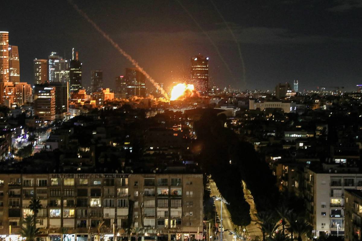 அமெரிக்க தளங்களைக் குறிவைக்க... சீன செயற்கைக்கோளைப் பயன்படுத்திய ஈரான் | Chinese Satellite Target Us Bases அமெரிக்க தளங்களைக் குறிவைக்க... சீன செயற்கைக்கோளைப் பயன்படுத்திய ஈரான் | Chinese Satellite Target Us Bases