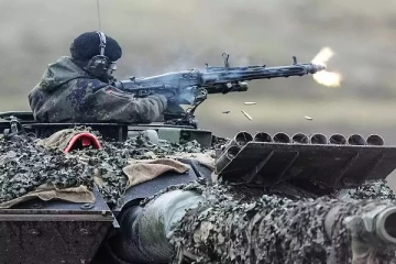 உக்ரைனுக்கு 3 பில்லியன் டொலர் மதிப்பிற்கு ராணுவ ஆயுதங்களை வழங்கிய நாடு!