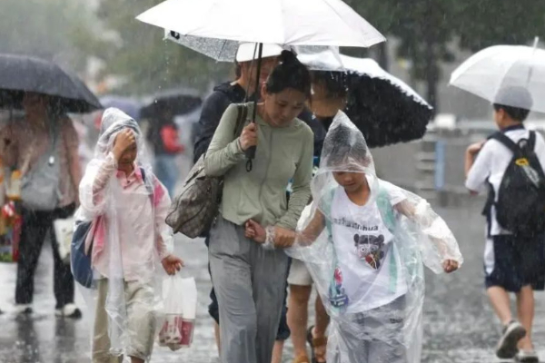 வியட்நாமில் சூறாவளி அபாயம்; 5 லட்சம் மக்கள் வெளியேற்றம் | Typhoon Threat In Vietnam 5 Lakh People Evacuated