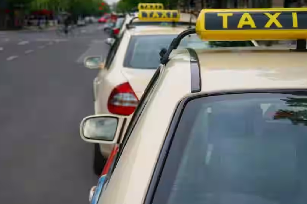 வெளிநாட்டு பிரஜையின் பொதியை திருடிய வாடகை கார் சாரதி ; 13 இலட்சம் ரூபாய் அபேஸ்! | Colombo Taxi Driver Stole A Foreign National Bag