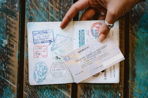 Costliest Visa: UK or US இல்லையாம்! உலகில் மிகவும் காஸ்ட்லியான விசா எந்த நாட்டுடையது? | Which Country Has The Costliest Tourist Visa