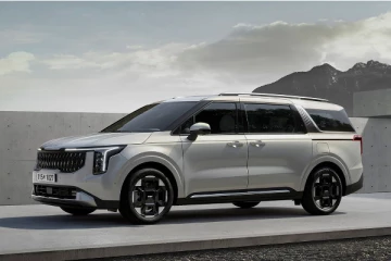 சொக்கவைக்கும் சொகுசு கார்.! நான்காம் தலைமுறை KIA Carnival இந்தியாவில் அறிமுகம்