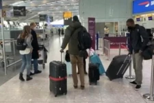 பிரெக்சிட்டால் குழப்பம்... விமானம் ஏற முயன்ற பிரித்தானியர்களை தடுத்து நிறுத்திய அதிகாரிகள்