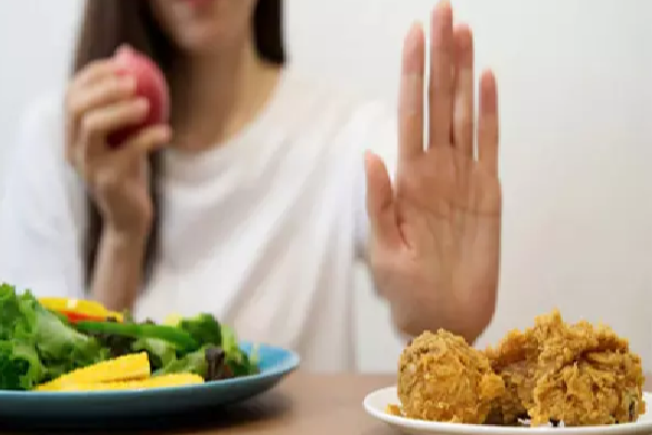 தூங்குவதற்கு முன் மறந்தும் கூட இந்த உணவுகளை சாப்பிடாதீங்க.. | Avoid These Foods Before Sleeping At Night