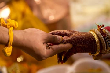 பெண் பார்த்து தருமாறு எம்எல்ஏ-விடம் கோரிக்கை வைத்த இளைஞர் - 90's கிட்ஸ்சா இருப்பாரோ?