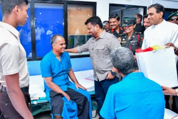 ராகம "ரணவிரு செவன"வுக்கு ஜனாதிபதி விஜயம் : சிகிச்சை பெறும் படையினரிடம் நலம் விசாரிப்பு