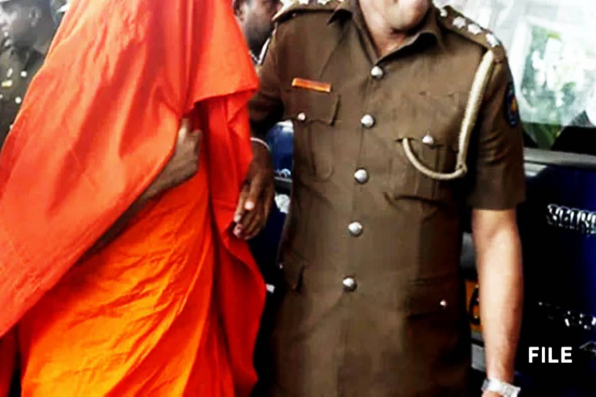 சட்டவிரோத போதைப்பொருளுடன் பிக்கு உட்பட இருவர் கைது | An Ascetic Was Caught With Narcotics சட்டவிரோத போதைப்பொருளுடன் பிக்கு உட்பட இருவர் கைது | An Ascetic Was Caught With Narcotics