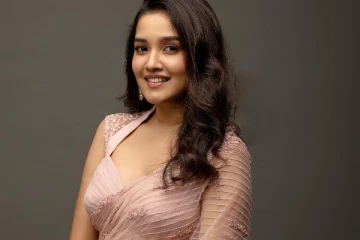 அனிகா சுரேந்திரன் சேலையில் செம கியூட் புகைப்படங்கள்