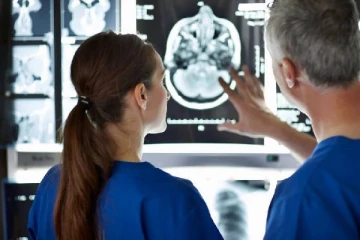 இளையோர்களை தாக்கும் விசித்திர நோய்... குழப்பத்தில் கனேடிய மருத்துவர்கள்